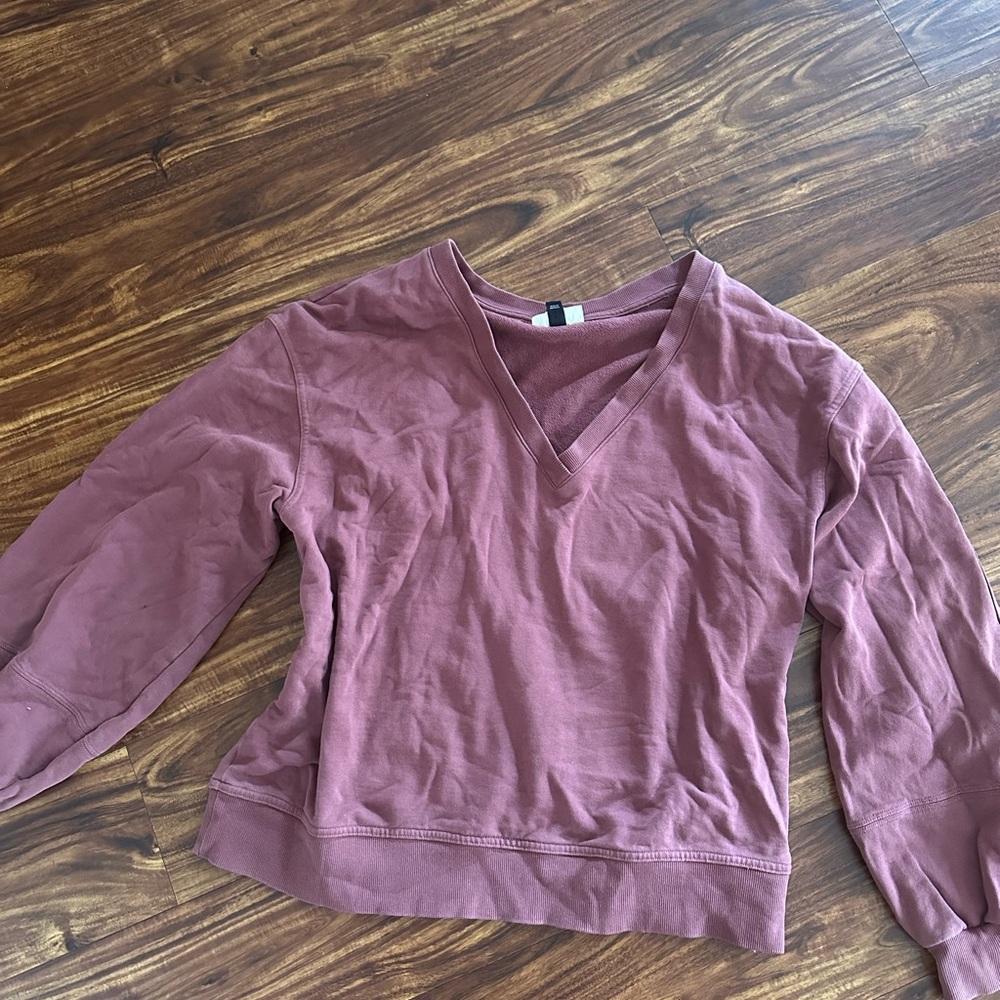 off the shoulder cropped crewneck
